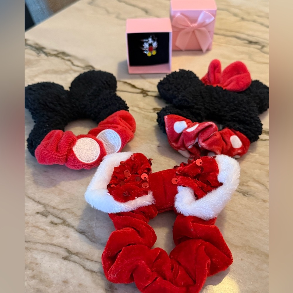 Mickey Mouse Bag and Scrunchie Bundle - Picture 3 of 16